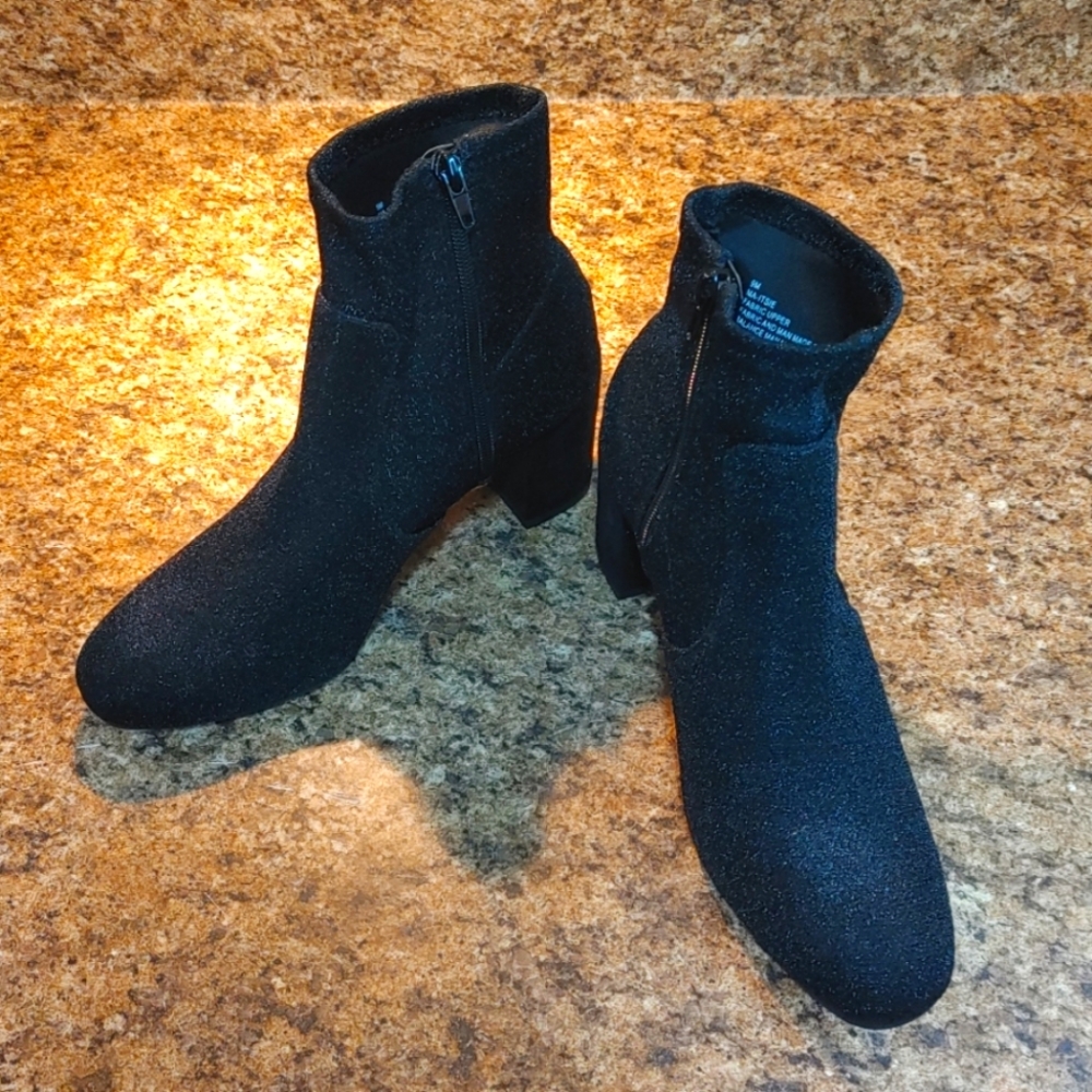 NWOB Mari A. Glitter Black Fabric Booties 9M MA-Itsie , Suede Heels, Zip Close